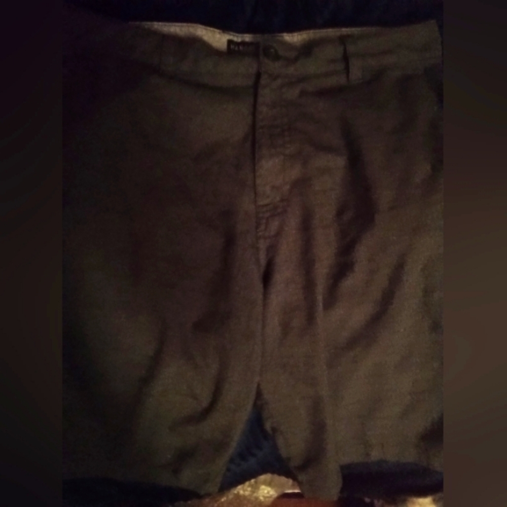 Hang Ten Mens Shorts, Size 34 Waist.